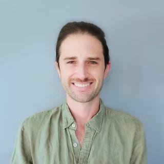 Photo of Dr Alex Holmes